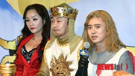 배역 소개하는 뮤지컬배우 윤영석