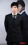 포즈 취한 배우 김성오