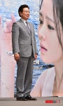 포즈 취하는 배우 이정길