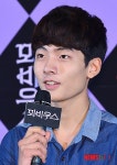 인사말 하는 배우 서영주