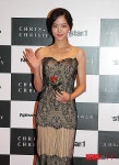 포즈 취하는 배우 강한나