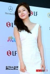포즈 취하는 백진희