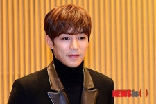 발표회 참석하는 배우 진이한