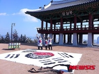 만세삼창하는 서예가와 전각가