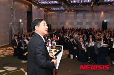 강연하는 장세진 교수