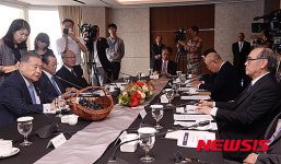 모두발언 하는 모리 요시로 전 총리