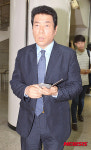선고공판 마치고 나오는 배우 김동현