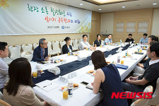 임기제공무원들과 간담회하는 이근면 처장