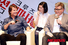 맥쿼리 감독, 톰이 어려운 장면을 제안한다.