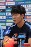기자회견을 갖는, 김영권 선수