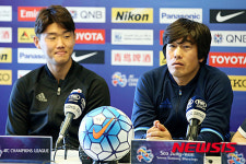 기자회견하는 서정원 감독-신세계 선수