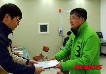 후보등록하는 최원식