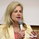 기자간담회 갖는 물리학자 리사 랜들