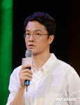 인사말하는 배우 조한철