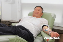 헌혈 중인 김재오 정읍시의원