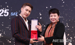 방송인 김기수, 메이크업 어워드 수상