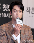 인사말 하는 배우 심희섭