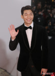 청룡영화상 레드카펫 밟는 배우 위하준
