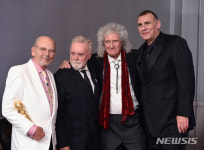 제76회 골든글로브, 한자리 모인 퀸 멤버들