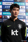 인터뷰하는 김진규 선수