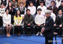 사회보는 방송인 배철수