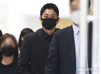 법정 나서는 강지환