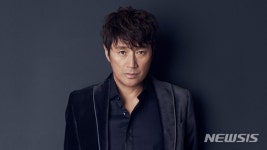 日 톱가수 콘도 마사히코, 25세 연하 여성과 불륜 인정