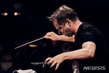 지휘자 세바스티안 랑 레싱 "한국, 세계에서 중요한 시장"