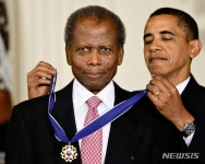 배우 시드니 포이티어 별세, 향년 94세