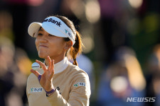 라운딩 마치고 미소짓는 리디아 고