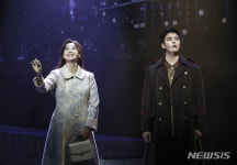 열연하는 배우 이장우와 배우 나하나