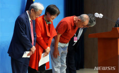 인사하는 윤석열 정부 해직 방송 관련 기관장