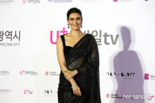 아시아콘텐츠어워즈&글로벌OTT어워즈 레드카펫 찾은 카리시마 타나