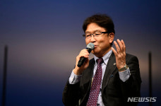 "너무 어려워요" 기자회견하는 마츠모토 아츠히로