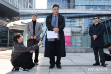 발언하는 전국의과대학교수협의회 법률대리인