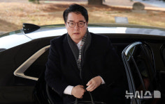 굳은표정으로 출근하는 심우정 검찰총장
