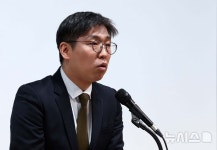 기자회견 하는 유승수 변호사