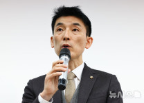 김용현 전 국방부 장관 입장 전달하는 유승수 변호사