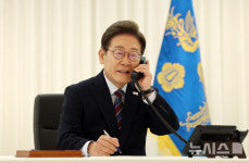 李, G7회의로 다자외교 데뷔…