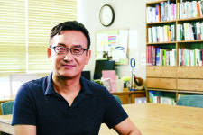 ‘굿 라이프’ 펴낸 최인철 교수 “불행하다 느낄 땐 라이프스타일 바꿔보세요”