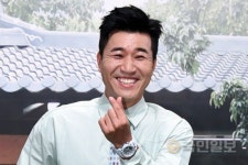 ‘유쾌한 남자’ 가수 김종민, ‘자연스럽게’ 제작발표회