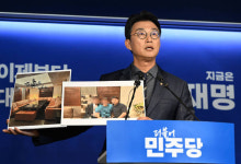 지귀연 판사 접대 부인하자… 민주당, 의혹 제보 사진 공개