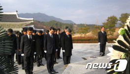 전주지법원장 등, 법조 3성상 참배