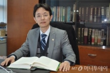 "이혼 소송은 승소해도 이겼다는 기분 안들어"