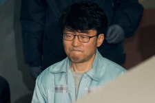 "학장님도 교수냐" "소설쓴다" 김경숙-류철균 책임공방