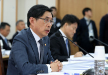박상기 법무장관 "검·경 수사권 조정, 경찰과 협의할 것"