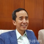 국내 첫 노동이사 최홍엽 교수 "오너리스크 줄이는 실험"