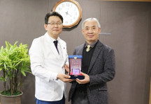 김선주 창원경상국립대병원 교수 병원발전기부금 2000만원 전달