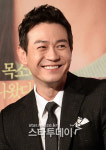 배우 박용우, 결혼 전제 열애설 휩싸여…
