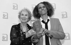 흑인 여성, 부커상 첫 수상…에바리스토 `소녀, 여성, 다른 것`